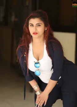 Gunjan Aras Showing