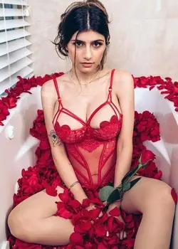 Business – Mia Khalifa